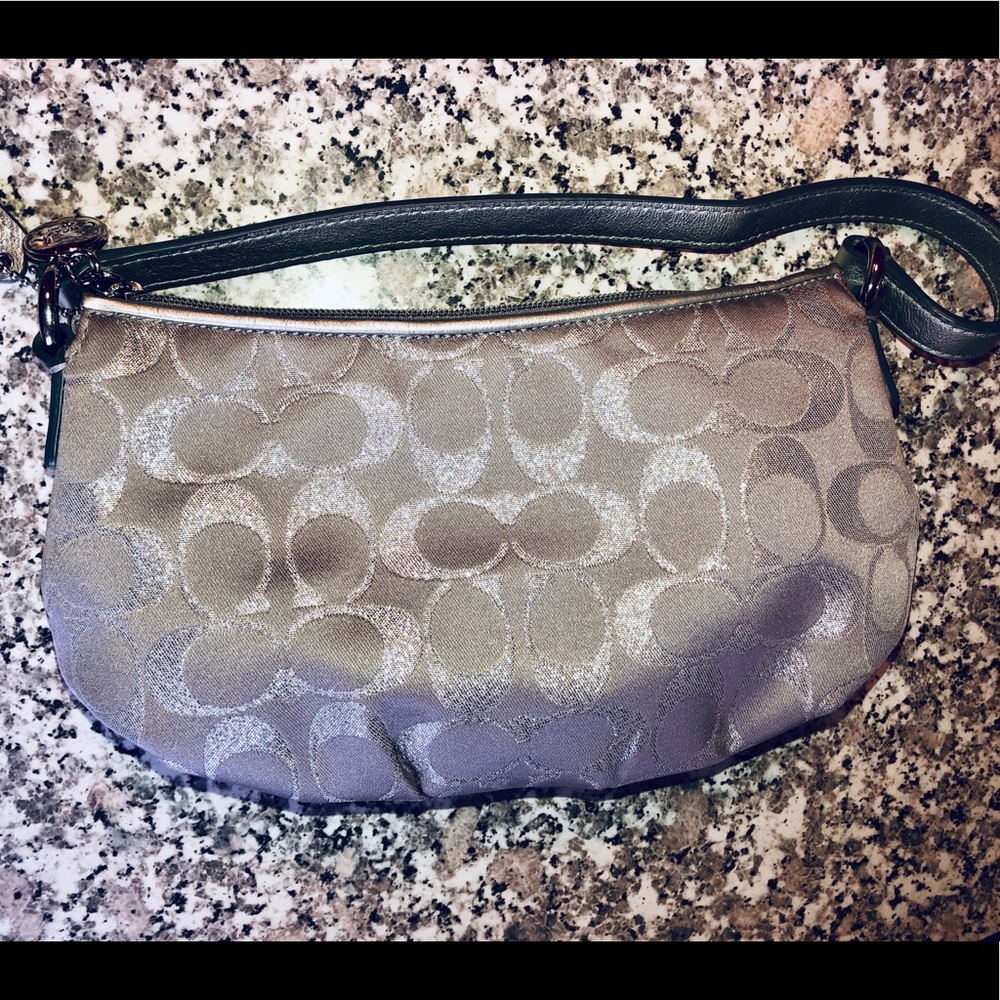 ✨EUC🤍COACH🤍Authentic Small Silver Shoulder Bag✨